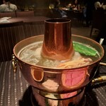 瀬里奈 - しゃぶしゃぶ鍋のスープの中で調理しているお野菜・その１です。