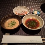 瀬里奈 - しゃぶしゃぶのぽん酢、ごまだれ、ピリ辛だれとおろしにんにくです。