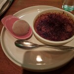 瀬里奈 - クレームブリュレのチョコレートアイスクリーム添えです。