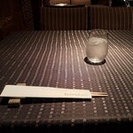 瀬里奈 - お冷とお箸です。