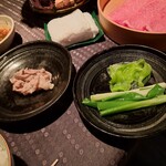 瀬里奈 - しゃぶしゃぶのスープで調理したお野菜と、神奈川県産の特選牛リブロースの２ショット・その２です。