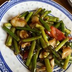 香港麺 新記 - つぶ貝とにんにくの芽の黒豆ソース