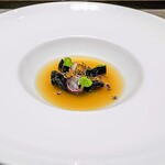 French Restaurant ensia - イカ墨ラビオリ・サマートリュフ　鯛コンソメスープ