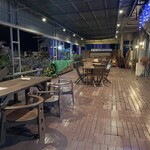 BAR WANKARA - ちょっとアメリカンな外の席も広々