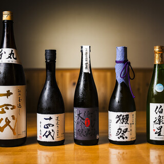 コースは+料金でペアリング付きに。希少な日本酒やワインを堪能