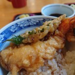 やぶ善 - 立派な"海老"が乗せられています。