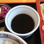 やぶ善 - 甘みが抑えられた、キリッとした汁(つゆ)が好み。