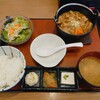 忠治食堂 - もつ煮定食 (715円・税込)