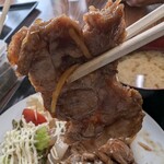 白龍ラーメン - デッカくて柔らかい豚肉
