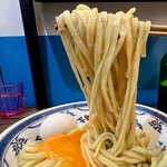むかん 初台 - 牡蠣アヒージョと麺をよく混ぜて食べる