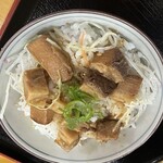 食処 そうしゃん - 豚角煮丼(５００円）