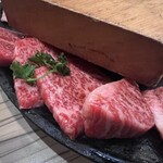 焼肉家けんちゃん - 和牛贅沢盛の和牛上カルビ