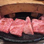 焼肉家けんちゃん - 和牛贅沢盛の和牛カルビ
