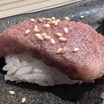 焼肉家けんちゃん - 和牛贅沢盛の牛寿司３貫盛り・カルビ