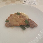 mondo - 新潟もち豚　ジェットファームのグリーンアスパラガスのスカロッピーネ