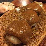 かなめや - 木曽奈良井宿の五平餅は、まん丸半殺しのお餅に、甘過ぎない胡麻ペーストの優しいお味。普通の所謂五平餅よりこれが好き♥️