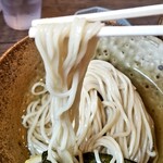 麺Builder's あり蔵 - トゥルントゥルンの昆布水に浸かった麺