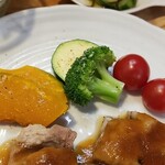 キッチン ブルー グローブ - 備え付け野菜のアップ