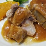 キッチン ブルー グローブ - スペアリブポシェをカット