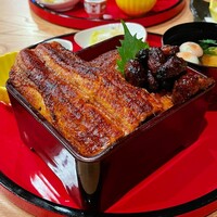 炭焼うな富士 白壁別邸 - 肝入り特上うな重
                    ・鱧 天婦羅 ・うざく
                    ・刺身盛り合わせ(3種)
                    ・蟹とアボカドのサラダ