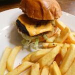 The William Gladstone - チーズ&ベーコンバーガー