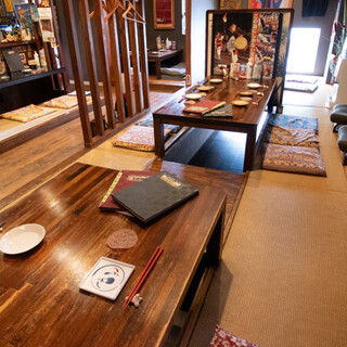 南国の雰囲気溢れる空間で、食べて、飲んで、踊って、楽しんで♪