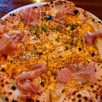 イタリア食堂amico - 焼とうもろこしと生ハムのピッツァ