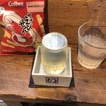 麹町いづみや しろ - カルビーかっぱえびせん・栄光富士 菫露威吹 純米大吟醸無ろ過生原酒
      