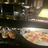 アトモス･イタリアンダイニング - サーモンや帆立など、前菜が美味しい