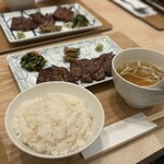 牛たんと伊達ごはん だてなり屋 - 