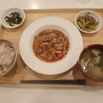 トーコーキッチン - 牛肉のトマト煮　副菜二品、豚汁、ご飯