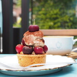 ペチカスケマサコーヒー - アメリカンチェリータルト（720円） フラットホワイト（600円）