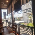 親方ハンバーグ - 窓際の店内の感じ