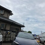 古時計 - 店舗裏の駐車場