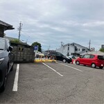 古時計 - 店舗裏の駐車場