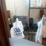 味彩 のと与 - 1階では川魚を商っておられます。