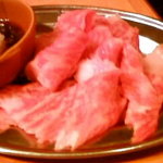 とりとん 塩釜口店 - さっと焼いてポン酢でいただく焼きしゃぶ。脂身と赤身のバランスが◎！