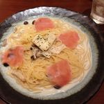 パスタ デ パスタ - 生ﾊﾑとｷﾉｺのｸﾘｰﾑﾁｰｽﾞｽﾊﾟｹﾞｯﾃｨ