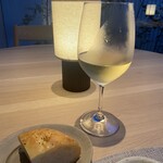 MOLINO - グラスワインとフォカッチャおかわり