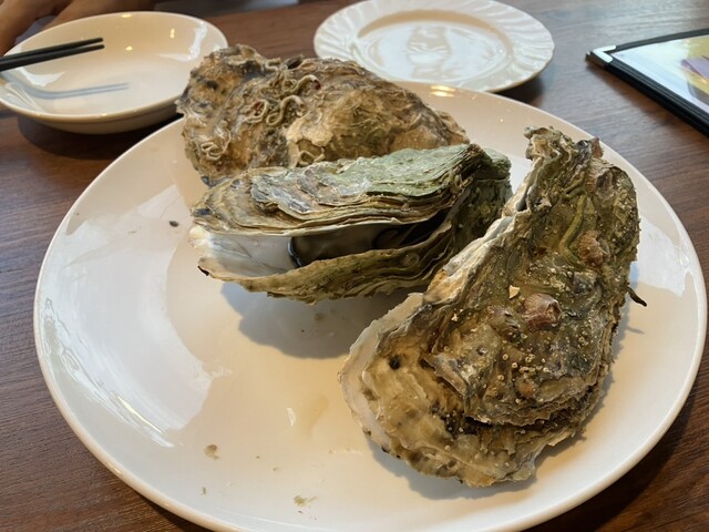 かきとワインのある店 湾岸食堂 &ndash; 大船渡の海鮮居酒屋で絶品カキとワインを堪能