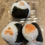 おにぎり本舗 - 上から時計回りにタラコ→明太→サケ