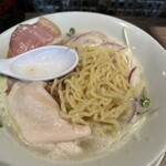 ダイナsoul - 縮れ中太麺♪これが絡んで美味しいです！