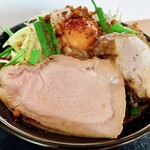 麺屋　たか - でかいモモチャーシュー＆分厚いウデチャーシュー！