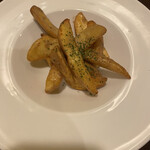 服部居酒屋 はん蔵 - アンチョビフライドポテト