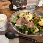 ディーアイワイ サラダ & デリカテッセン - 