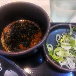 ゆで太郎 もつ次郎 - 汁とネギ