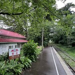 赤い屋根の喫茶店 駅舎 - 
