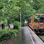 赤い屋根の喫茶店 駅舎 - 