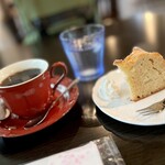 赤い屋根の喫茶店 駅舎 - 