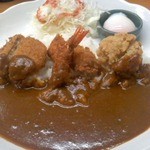 菖蒲 - 海老フライ・鶏から揚げ・ミンチカツの大人のカレー